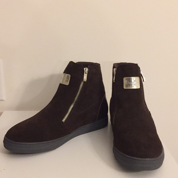 NWOT Grow 2 1/4” inches instantly. Sz 9 - Picture 1 of 2